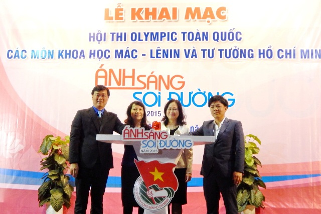 ໄຂການເສັງ “ແສງສະຫວ່າງເຍືອງທາງ” ປີ 2015